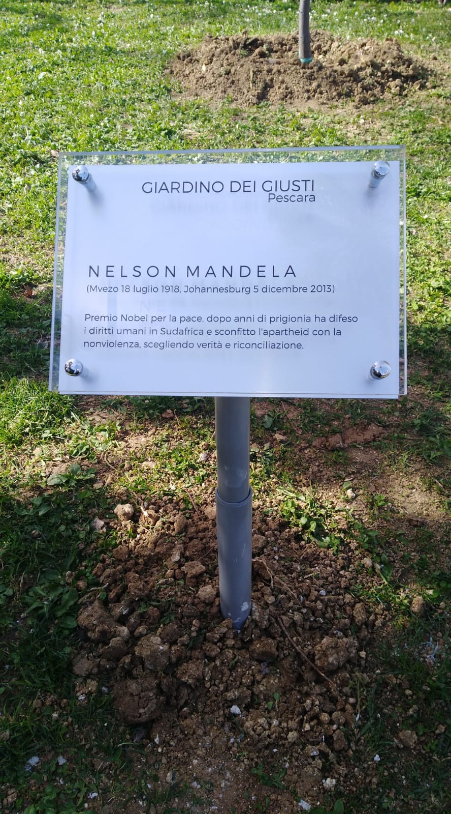 La targa per Nelson Mandela